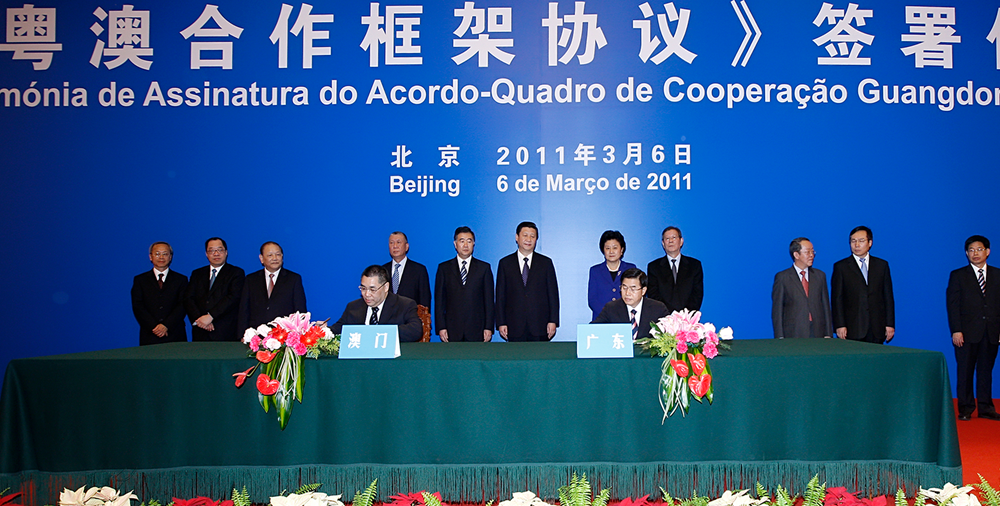 No dia 6 de Março de 2011, a assinatura do Acordo-Quadro de Cooperação Guangdong-Macau simbolizou o início da estreita colaboração entre os Governos de Guangdong e Macau.