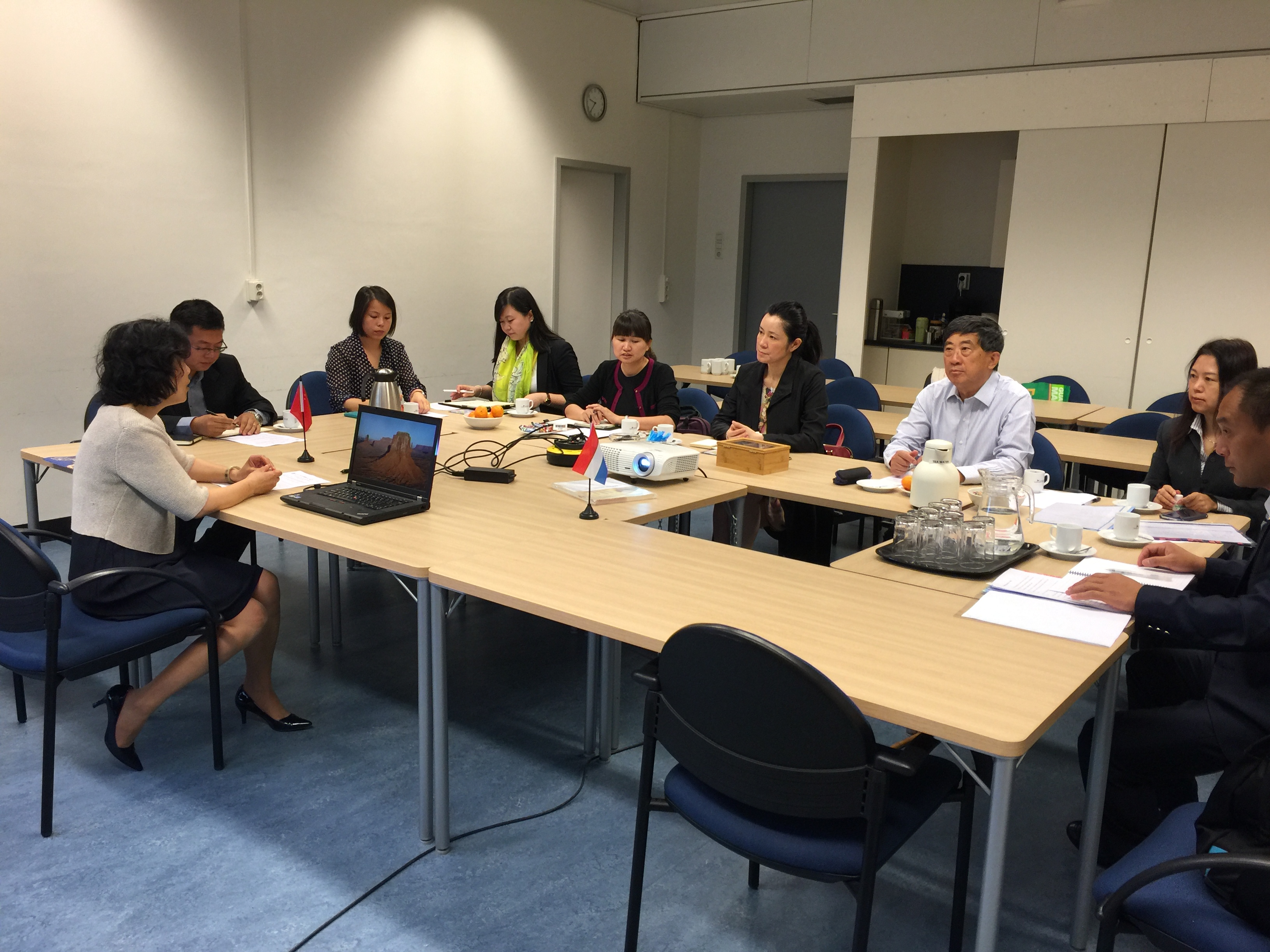 A Delegação do Parque Científico e Industrial de Medicina Tradicional Chinesa para a Cooperação entre Guangdong-Macau visitou a Holanda, a República Checa e Portugal