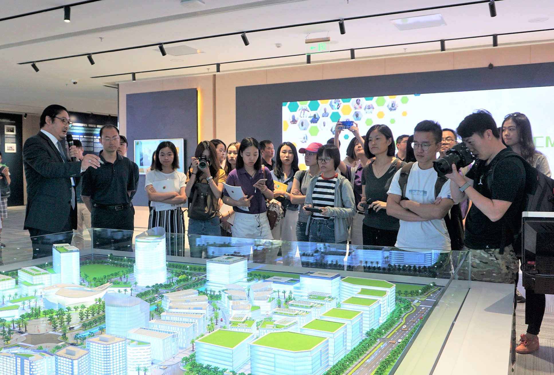 “扬帆'一带一路'走进粤港澳大湾区”记者团到产业园 开展网络主题采访活动