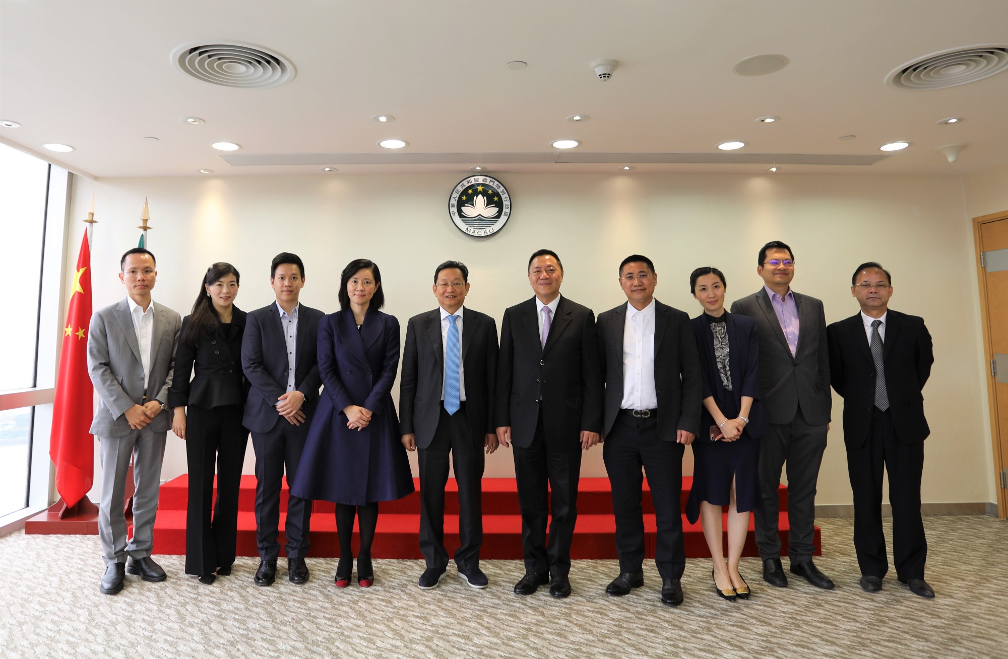 Secretary for Economy and Finance Leong Vai Tac Holds a Talk with a Delegation from Chia Tai Group