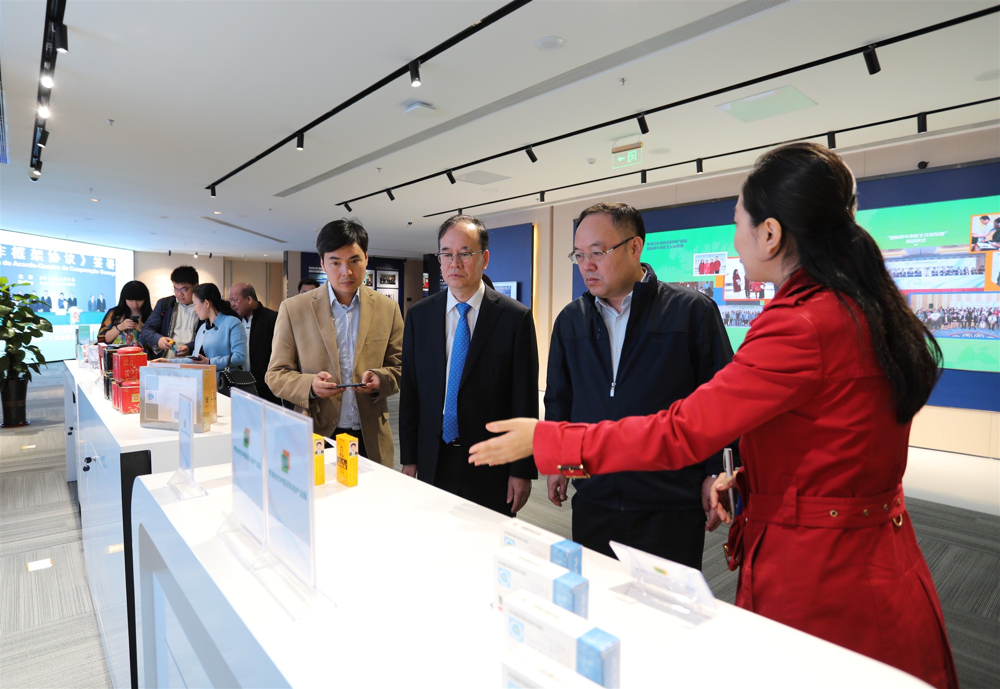 2019年3月10日，广西科学技术厅党组书记、厅长曹坤华一行7人到产业园考察，了解园区建设规划、运营发展等方面的整体情况。