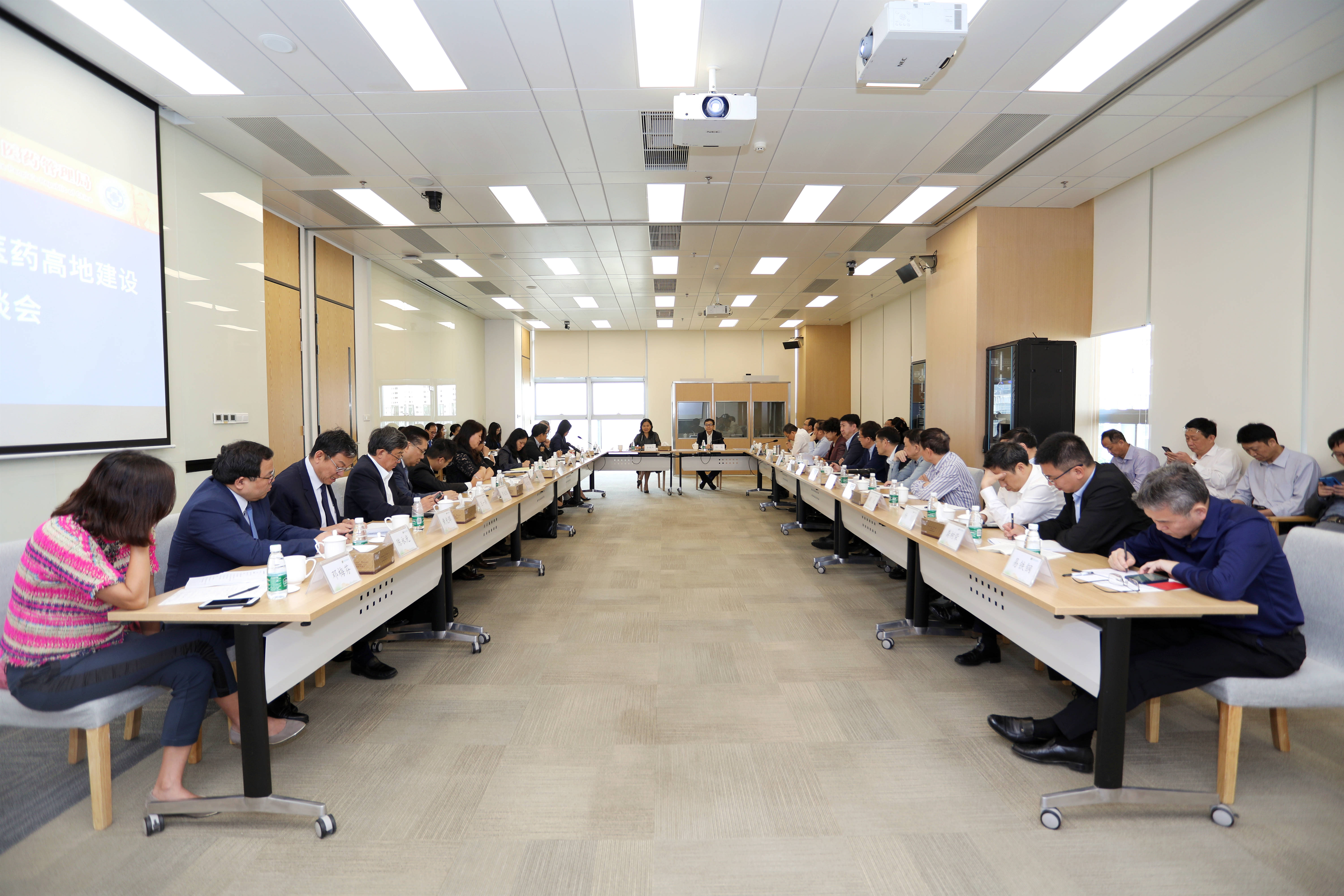 粤港澳大湾区中医药高地建设工作座谈会召开 余艳红高度肯定粤澳中医药产业园的蓬勃发展